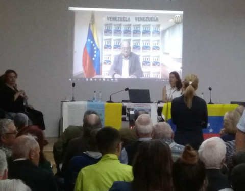 Momento de la videoconferencia del embajador de Venezuela en España Mario Isea  (Foto: Plat. Canaria de Solidaridad con los Pueblos)