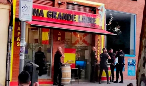 La policía, habitual en el Bar del 