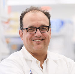 El microbi&oacute;logo Gustavo Palacios