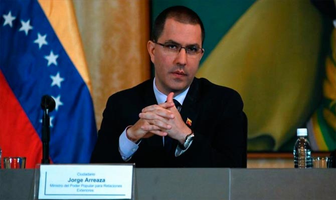 El ministro de Relaciones Exteriores de Venezuela, Jorge Arreaza, denunció la "falsificación" de datos sobre refugiados de su país en Colombia