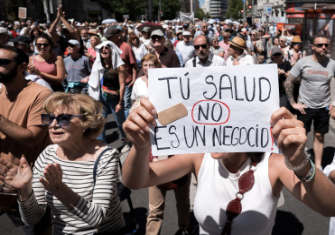 LA DIFERENCIA ES SIMPLE: ¿PACIENTES O ACCIONISTAS?