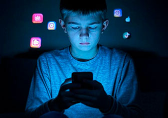 EL IMPACTO DE LAS REDES EN LOS ADOLESCENTES: AISLAMIENTO SOCIAL Y PELIGRO DE DEPRESIÓN